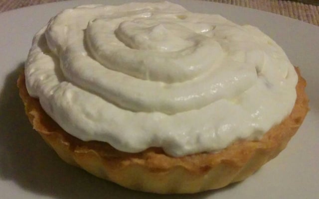 Sablé breton sur sa soupe de fraises Andros, crème et chantilly à la pistache