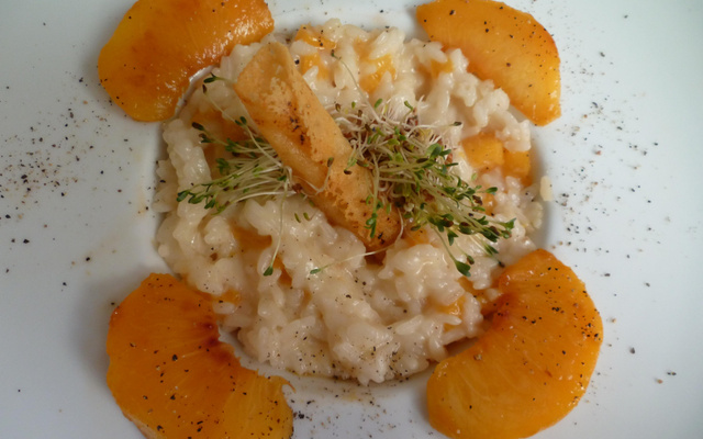 Rizotto au cantal et pêches rôties et sa cigarette auvergnate