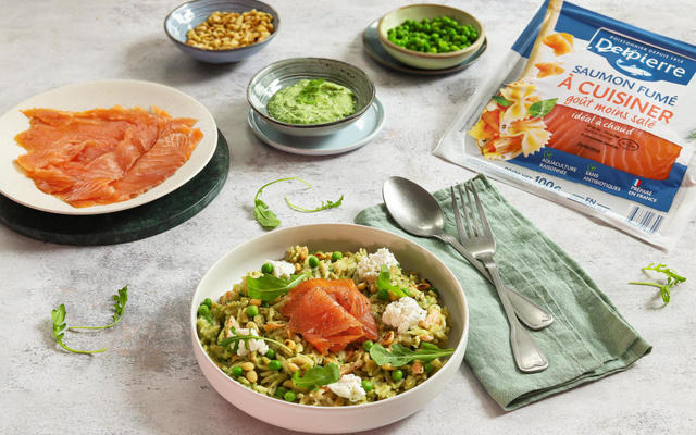 Risotto d'orzo au saumon fumé et crème de roquette