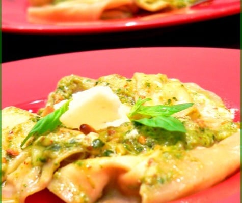 Ravioles de chèvres, tomates confites et pesto