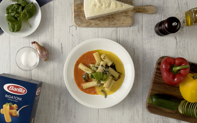 Rigatoni à la courgette et sauce de poivrons