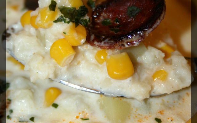 P'tite soupe réconfortante : chou-fleur, pommes de terre, maïs et chorizo