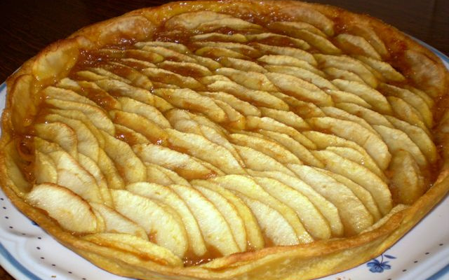 Tartes aux pommes avec compote de poire au caramel