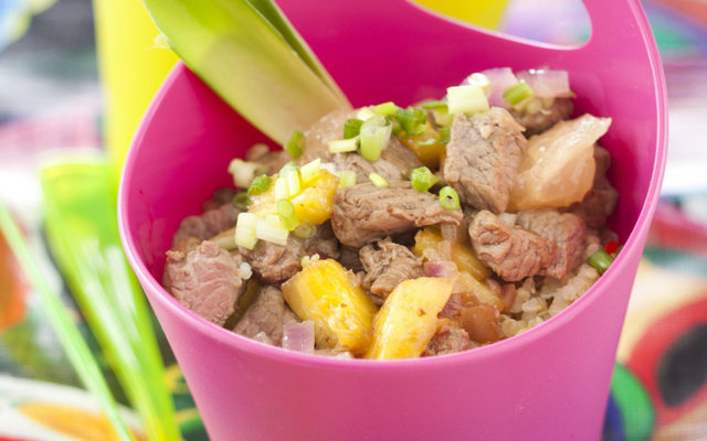 Wok d'agneau aux pamplemousses roses