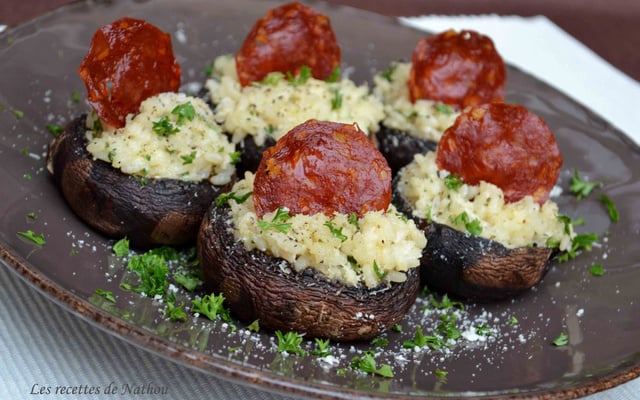 Champignons farcis au risotto, chèvre et chorizo