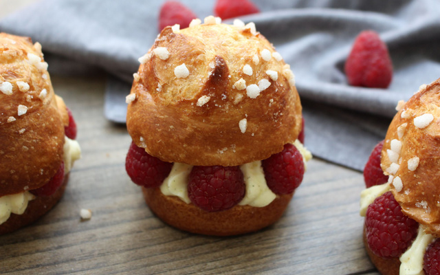 Mini-brioches façon tropéziennes aux framboises