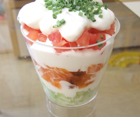 Verrine multicolore au saumon