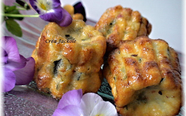 Cannelés aux pétales de tomates roties et courgette