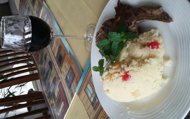 Côtelettes d'agneau et son couscous aux fruits