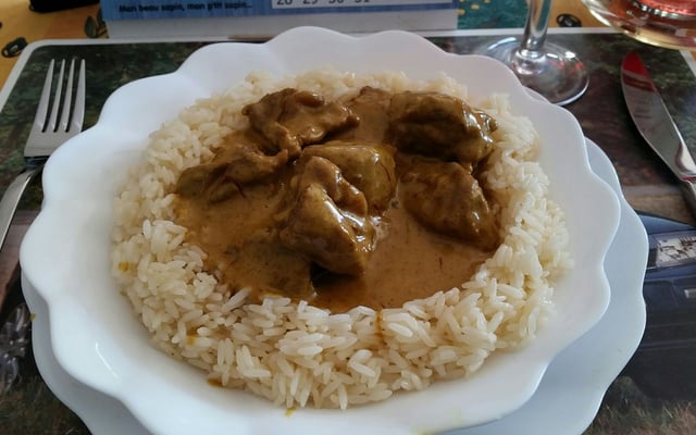 Curry d'agneau à l'indienne généreusement épicé