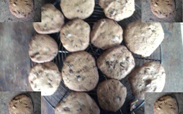 Mousse au caramel au beurre salé sur biscuits aux cookies - Glaçage au chocolat
