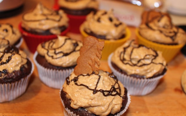 Cupcakes au chocolat avec glaçage aux spéculoos
