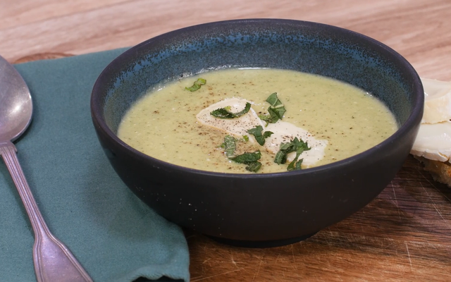 Velouté froid de reblochon aux courgettes