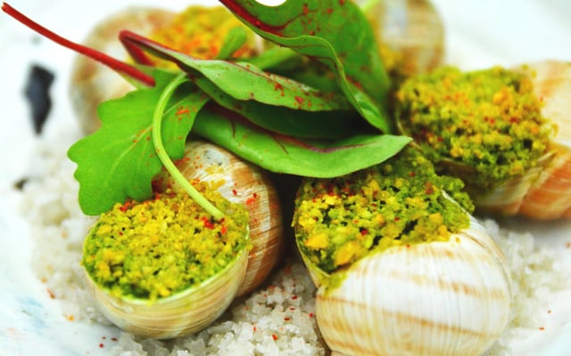 Escargots en croûte de pistache