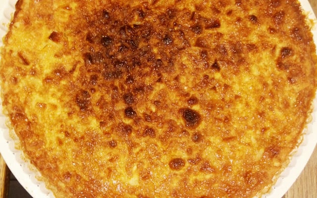 Gâteau moelleux et caramélisé aux pommes