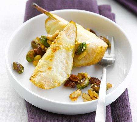 Poire gratinée au Comté et fruits secs caramélisés au miel façon 'mendiants'