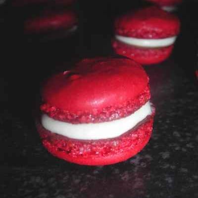 Macarons rouge ganache chantilly chocolat blanc