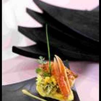 Queues de langoustines rôties, chou frisé glacé