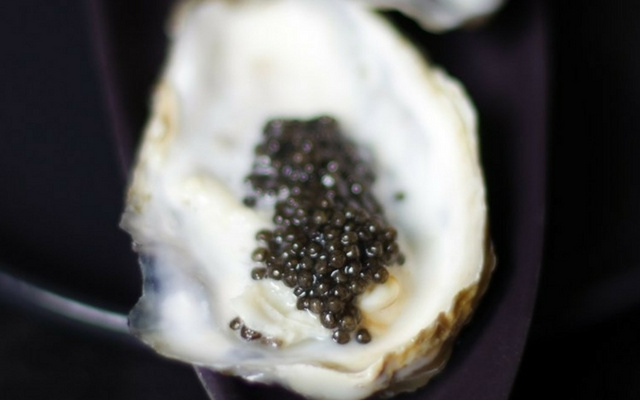 Huitres écume de caviar
