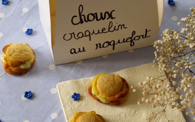Mini choux craquelin au Roquefort Papillon