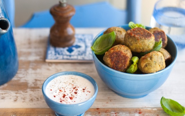 Falafels au pistou et leur petite sauce tahini