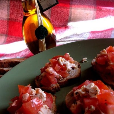 bruschetta à la tomate et au poulet