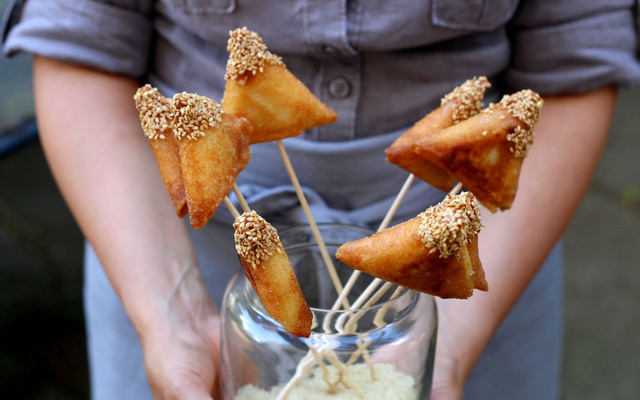 Sucettes de samossas sucrées au riz
