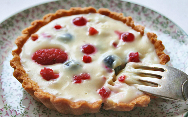 Tartelettes au chocolat blanc et aux fruits rouges