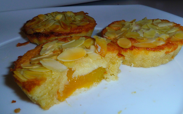 Tartelettes fondantes aux amandes et cœur d'abricot