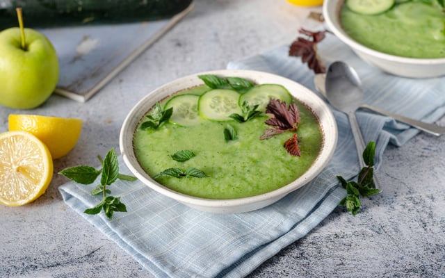 Soupe glacée de concombres et de pomme