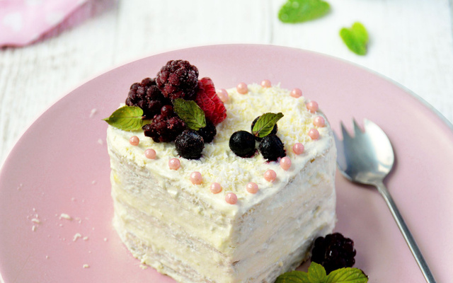 Layer cake aux fruits rouges