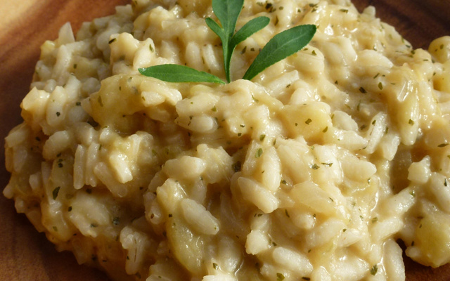 Risotto d'inspiration iranienne aux aubergines et au kashk