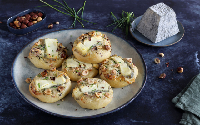 Mini pizza blanche aux noisettes et au Valençay AOP