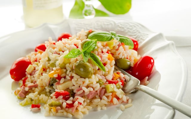 Salade de riz, thon et oeuf très facile