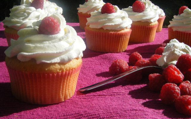 Cupcake framboise et crème fouettée