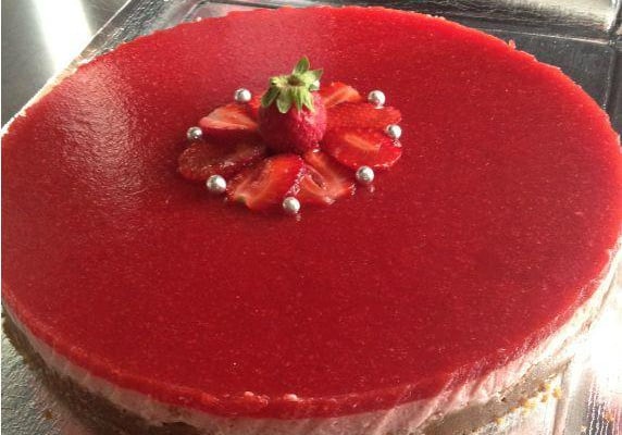 Mon bavarois à la fraise base galette bretonne ou génoise