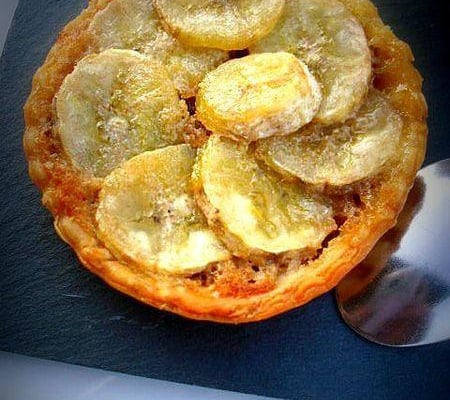 Tartelette banane mascarpone spéculoos, sorbet cassis