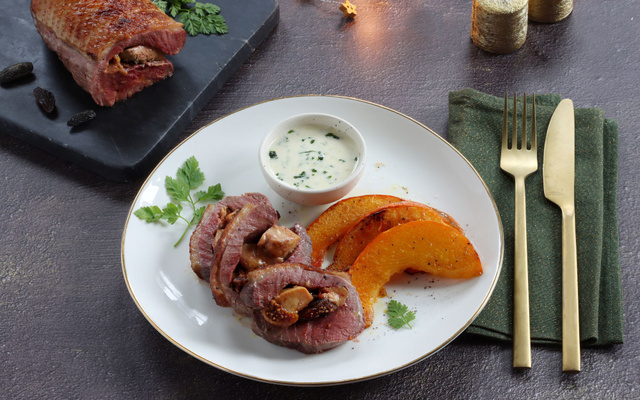 Rôti de Magret au foie gras, sauce tonka