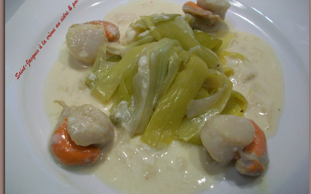 Saint-Jacques à la crème au cidre et poireaux