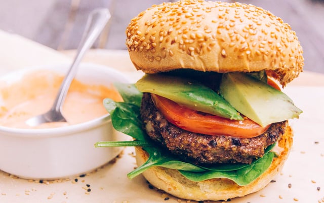 Burger Végétarien aux haricots noirs et aux pommes