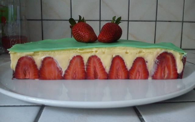 Fraisier et son coulis de fraises