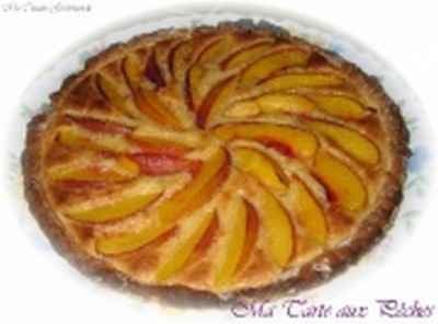 Tarte aux pêches sur crème d'amandes