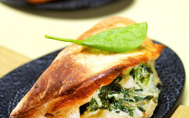 Mini calzone aux épinards à la Crème de Saint Agur