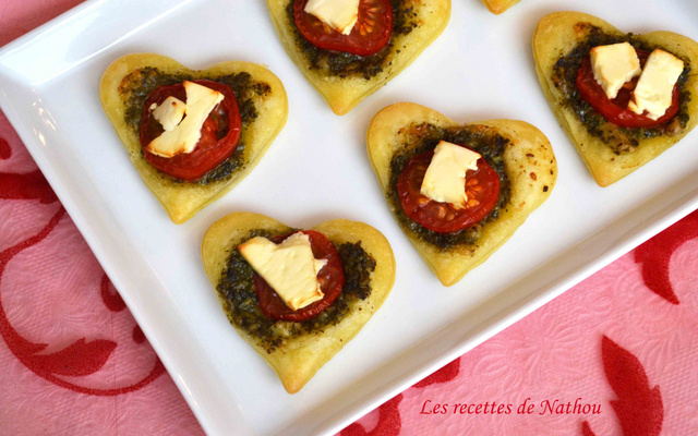 Cœurs feuilletés au pesto, tomate et feta
