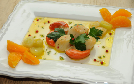 Saint-Jacques aux Agrumes et à la Compotée de Poireaux