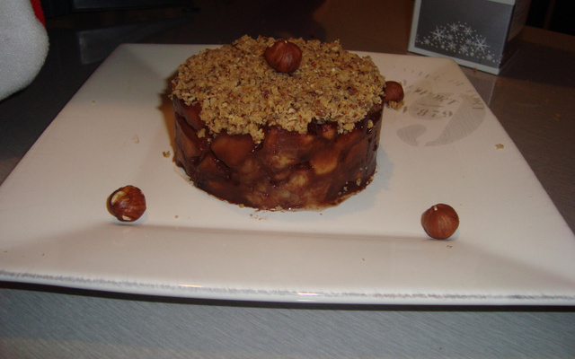 Délice de crumble à la noisette aux pommes, bananes et chocolat