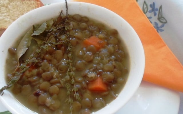 Soupe de lentilles épicée