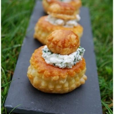 Mini-bouchées à la reine au fromage de chèvre
