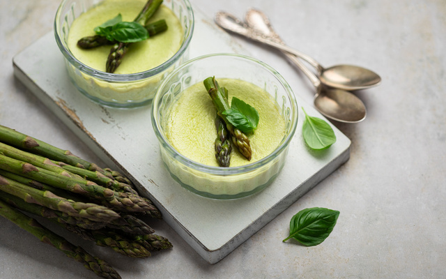 Petits flans d'asperges vertes