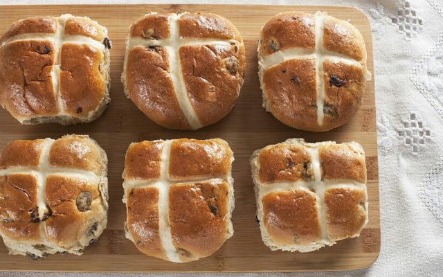 Hot cross buns